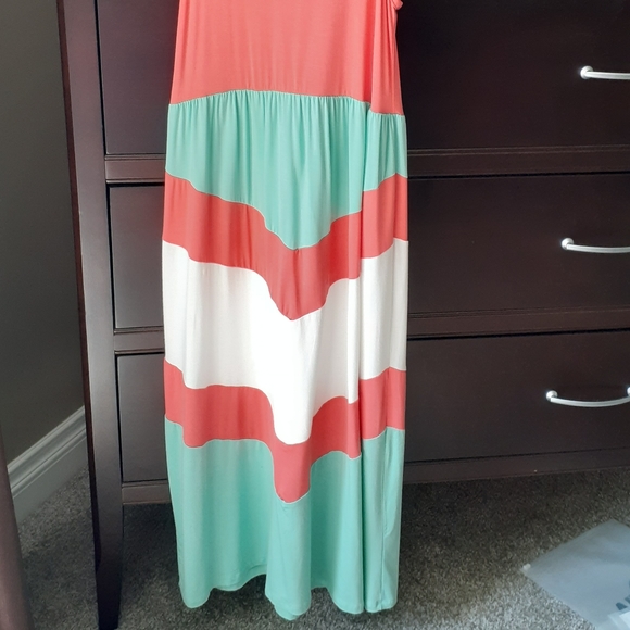 Girls dress - Picture 2 of 2